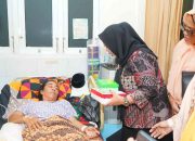 Peduli di Bulan Ramadan, DWP dan TP PKK Tidore Santuni Pasien dengan Takjil