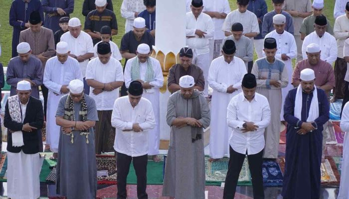 Suasana Khidmat Selimuti Salat Idulfitri 1447 H di Halaman Kantor Wali Kota Tidore