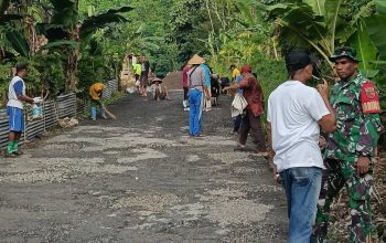 Saat Anggaran Seret, Kelurahan Topo Pilih Bergerak: Jalan Rusak Dibangun Secara Swadaya